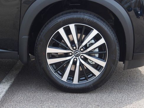 New 2025 Nissan Pathfinder Platinum image 9