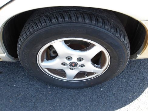 Used 2002 Pontiac Grand Prix SE w/ Widetrack Smart Pkg FWD image 20