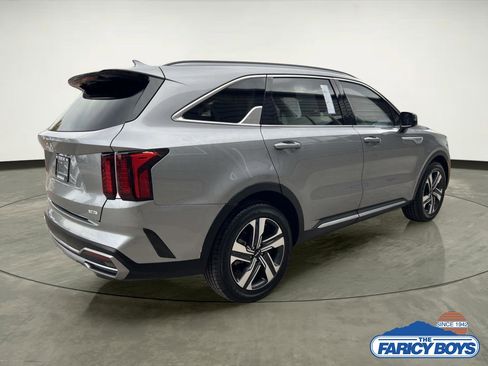 Used 2023 Kia Sorento EX image 4