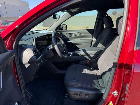 New 2026 Chevrolet Traverse LT image 11