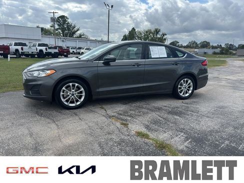 Used 2019 Ford Fusion SE image 1