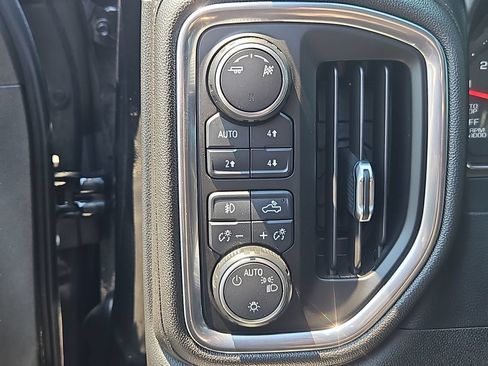Used 2019 Chevrolet Silverado 1500 LT Trail Boss AWD/4WD image 17