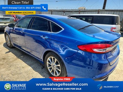 Used 2017 Ford Fusion SE w/ Fusion SE Technology Package FWD image 3