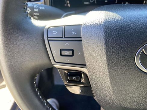 Used 2025 Toyota Camry SE image 31