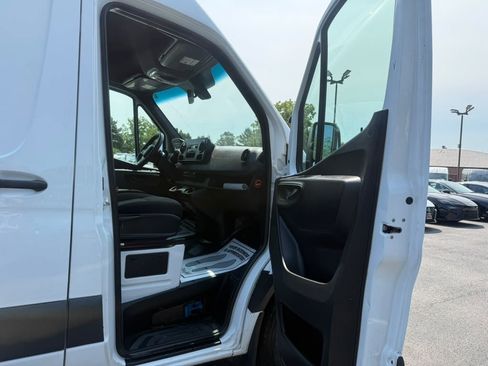 Used 2021 Mercedes-Benz Sprinter 2500 w/ Driver Convenience Package image 22
