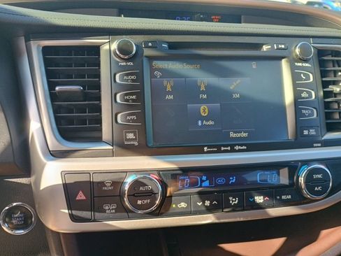 Used 2017 Toyota Highlander Limited FWD image 32