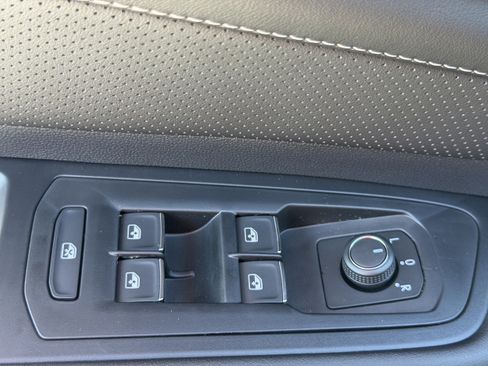 New 2026 Volkswagen Atlas Cross Sport SE image 17