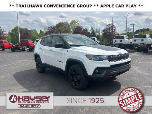 Used 2023 Jeep Compass Trailhawk w/ Trailhawk Convenience Group AWD/4WD image 1
