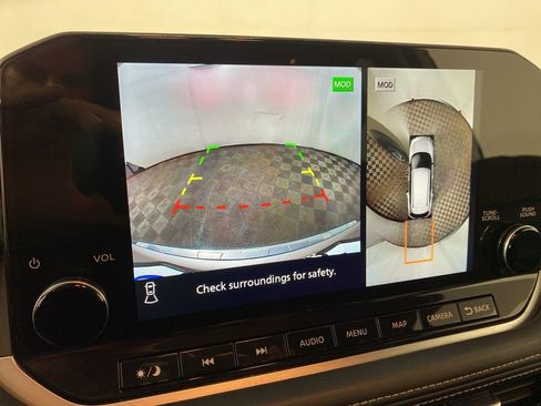 Used 2022 Nissan Rogue Platinum w/ Head-Up Display Package image 18