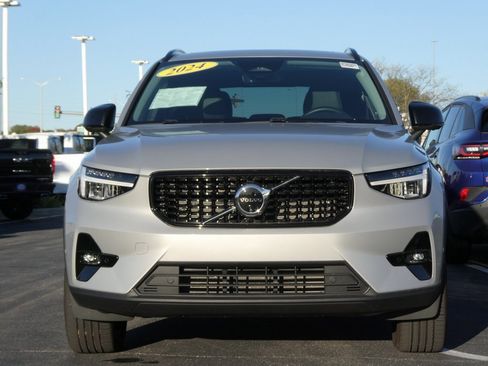 Used 2024 Volvo XC40 B5 Plus image 20