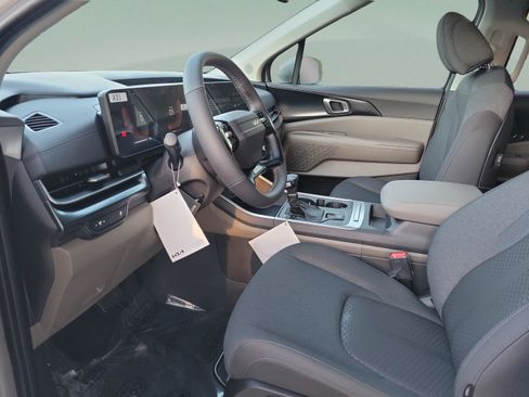 New 2027 Kia Carnival LX FWD image 13