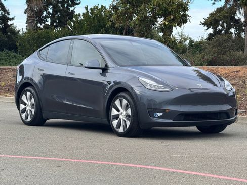 Used 2020 Tesla Model Y Long Range image 6