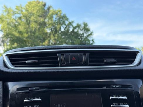 Used 2016 Nissan Rogue SV AWD/4WD image 39