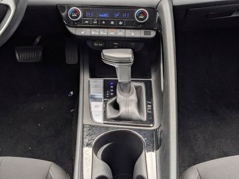 Used 2025 Hyundai Elantra SEL FWD image 19
