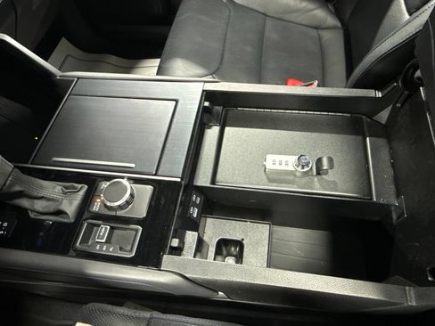Used 2025 Toyota Sequoia Platinum AWD/4WD image 40