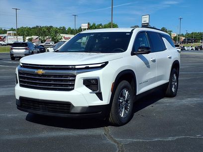 Used 2024 Chevrolet Traverse LT