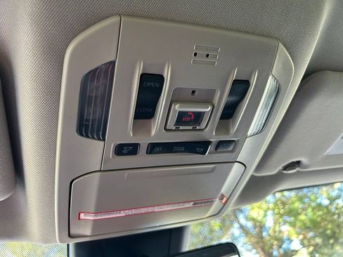 Used 2022 Toyota Highlander Limited FWD image 32