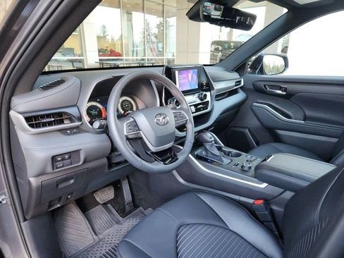 Used 2025 Toyota Highlander XSE image 15