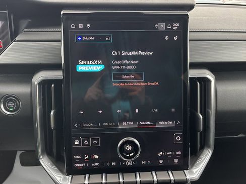 Used 2025 GMC Acadia Elevation image 25