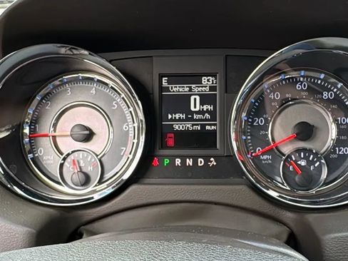 Used 2014 Chrysler Town & Country Touring-L w/ Driver Convenience Group FWD image 15
