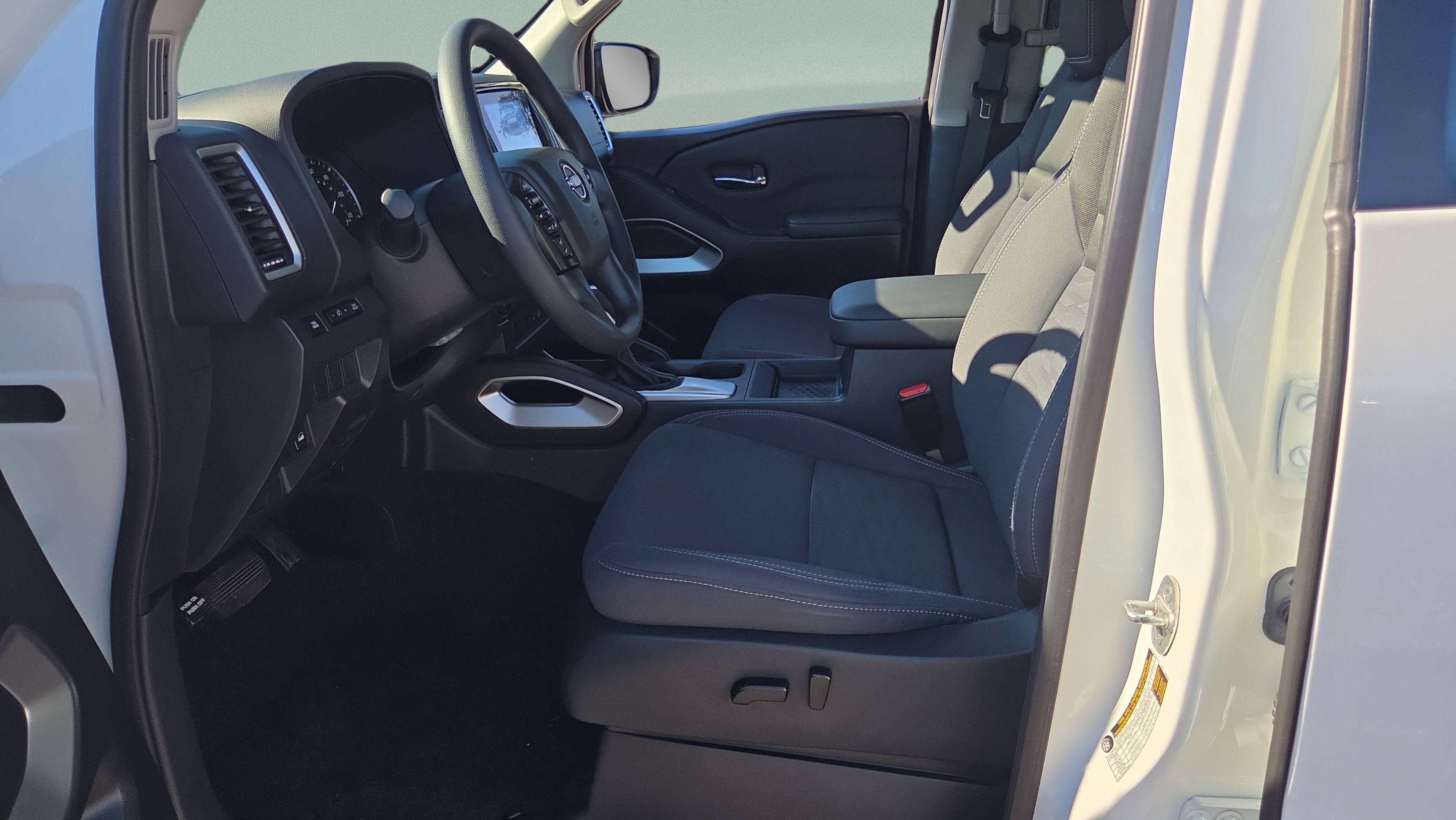 Used 2022 Nissan Frontier SV AWD/4WD image 7
