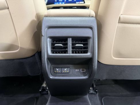 Used 2024 Cadillac XT4 Luxury w/ Cold Weather Package FWD image 31