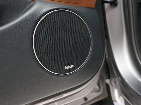 Used 2022 Genesis GV70 2.5T w/ Advanced Package image 27