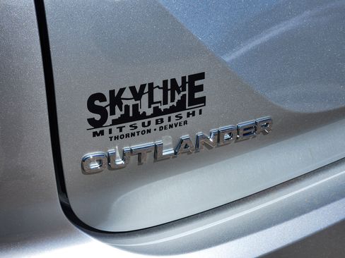 New 2025 Mitsubishi Outlander SE image 8