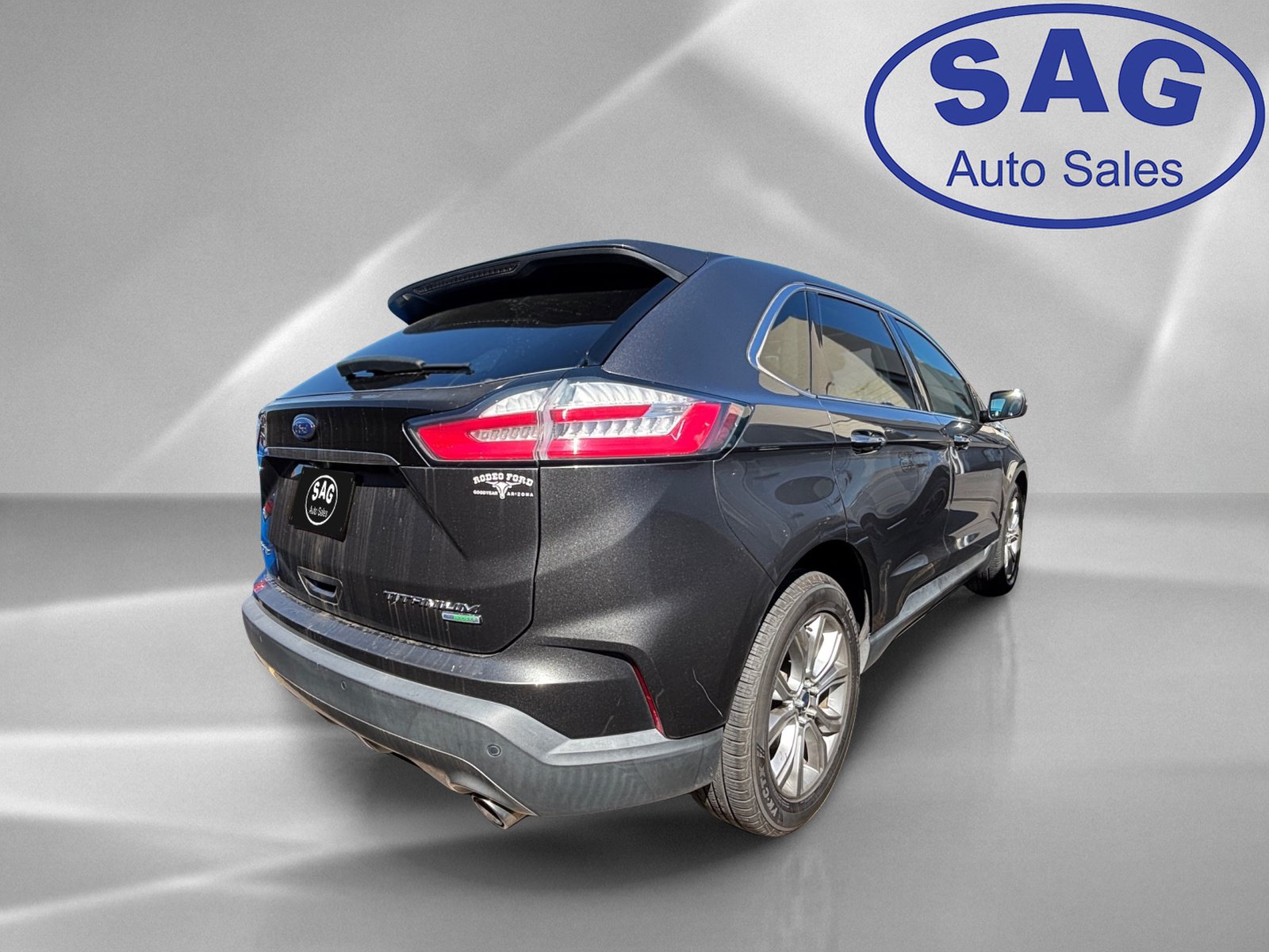 Used 2019 Ford Edge Titanium FWD image 3