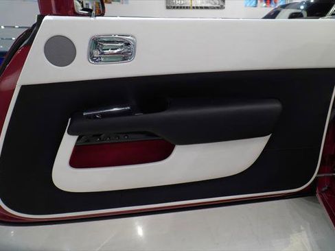 Used 2017 Rolls-Royce Dawn image 31