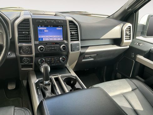 Used 2019 Ford F150 Lariat w/ Equipment Group 502A Luxury AWD/4WD image 11