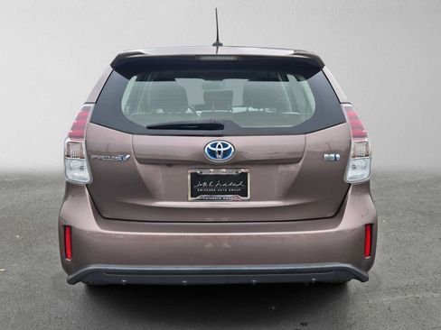 Used 2017 Toyota Prius V Five w/ Advanced Technology Package FWD image 4