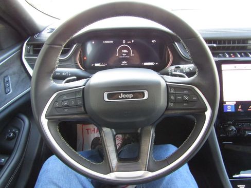 Used 2024 Jeep Grand Cherokee L Limited w/ Luxury Tech Group II image 30