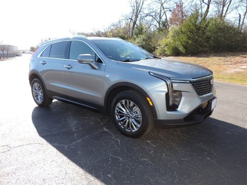 Certified 2025 Cadillac XT4 Premium Luxury image 3