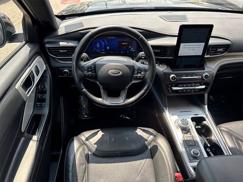 Used 2020 Ford Explorer Platinum w/ Premium Technology Package image 23
