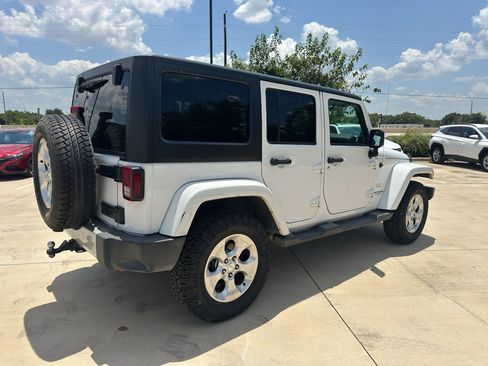 Used 2014 Jeep Wrangler Unlimited Sahara w/ Connectivity Group AWD/4WD image 21