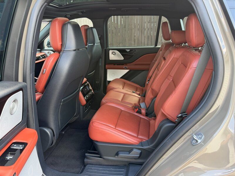 Used 2025 Lincoln Aviator Reserve w/ Equipment Group 201A AWD/4WD image 23