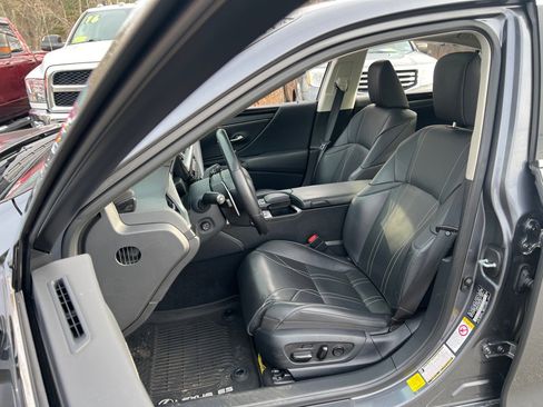 Used 2019 Lexus ES 300h image 14