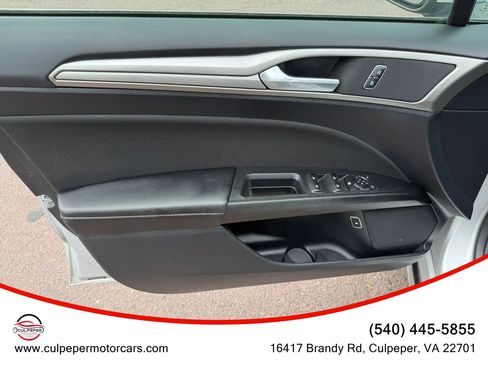 Used 2018 Ford Fusion SE FWD image 9