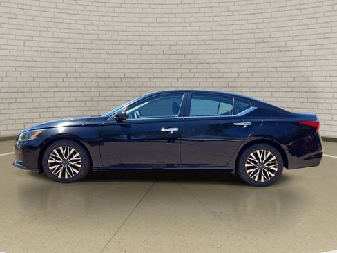 Used 2023 Nissan Altima 2.5 SV FWD image 8