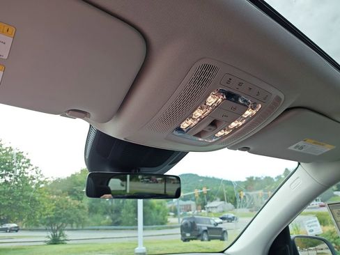 New 2026 Mercedes-Benz GLS 450 4MATIC image 32