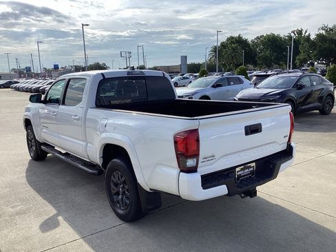 Used 2023 Toyota Tacoma SR5 w/ Technology Package AWD/4WD image 5