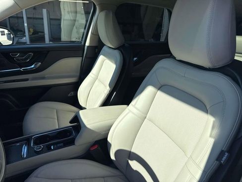 Used 2025 Lincoln Corsair Reserve image 24