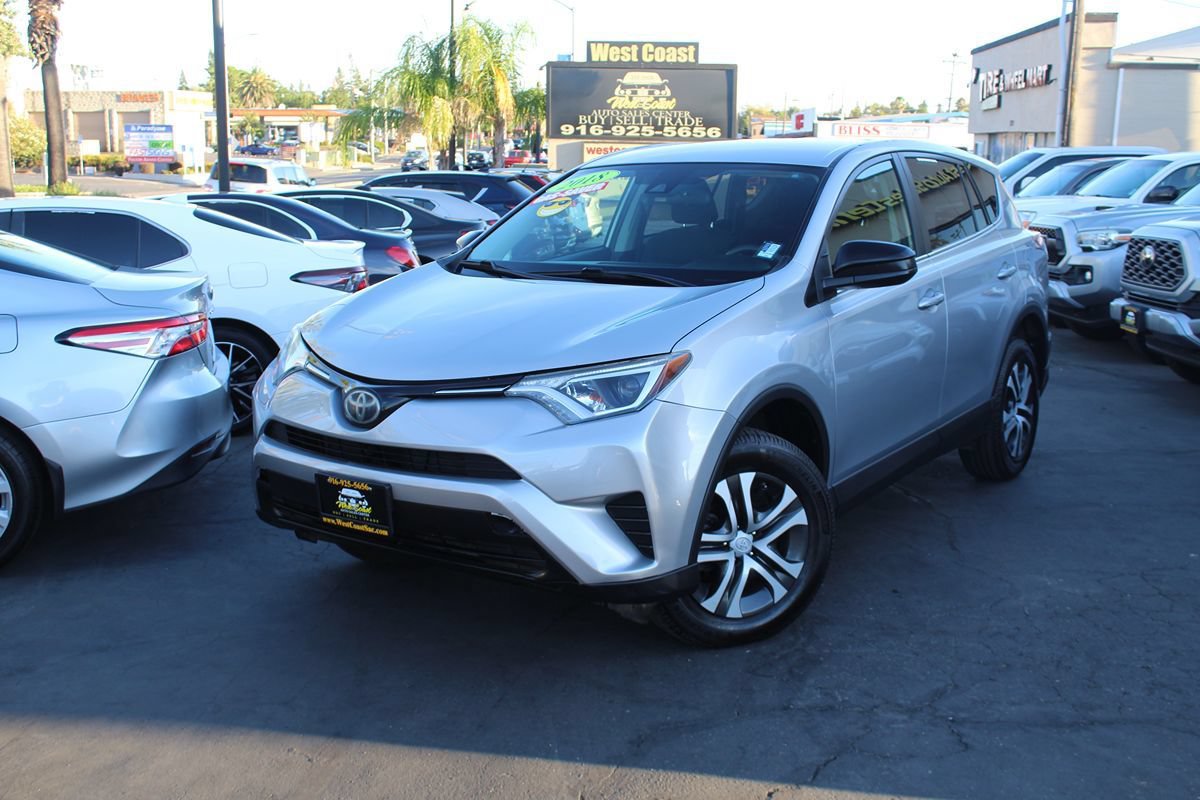 Used 2018 Toyota RAV4 LE FWD image 36