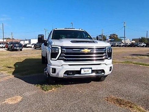 Certified 2024 Chevrolet Silverado 3500 High Country w/ High Country Premium Package AWD/4WD image 3