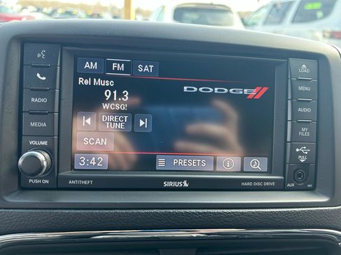 Used 2017 Dodge Grand Caravan SXT image 21