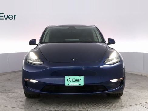 Used 2022 Tesla Model Y Long Range image 3