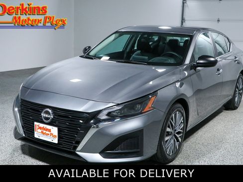 Used 2025 Nissan Altima 2.5 SV FWD image 1