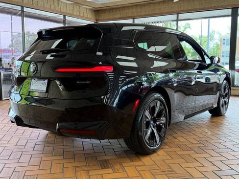 Used 2023 BMW iX xDrive50 w/ Sport Package AWD/4WD image 8