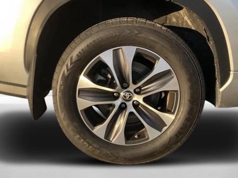 Used 2023 Toyota Highlander XLE FWD image 38